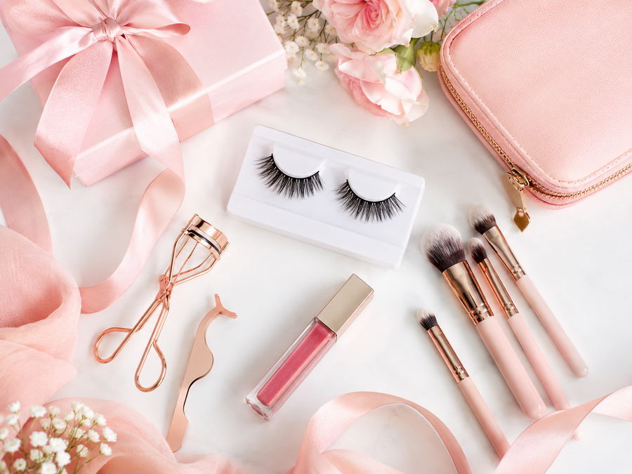 Gifts for Makeup Lovers: Beauty Gift Ideas They’ll Actually Use