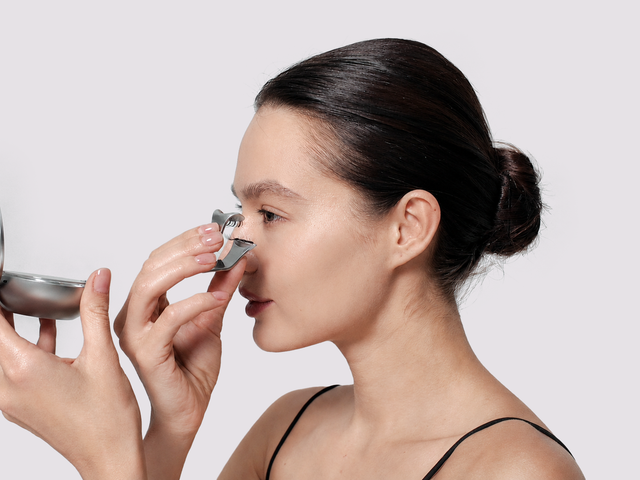 Position LashNova close to the natural lash line