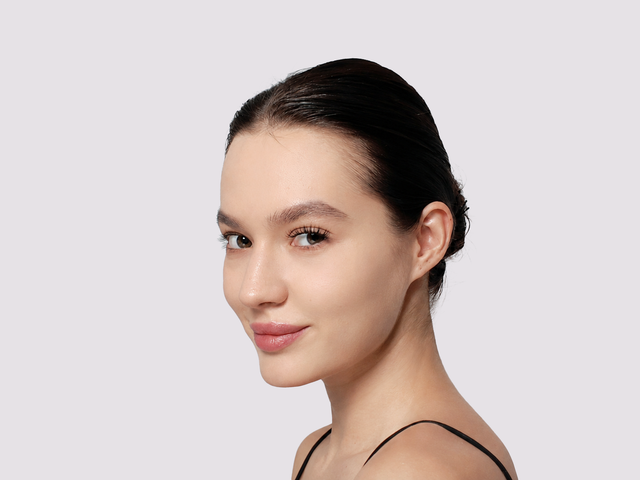 Release the applicator and wear the finished LashNova look