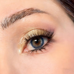 Close-up of GlitzBabe FeatherLight magnetic lashes – glam curl and shine